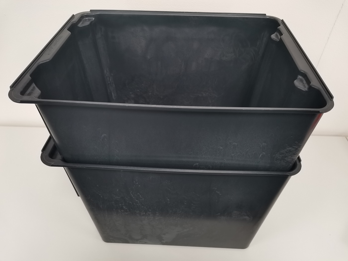 Plastová přepravka 400x300x295 složené bedny zmenšené